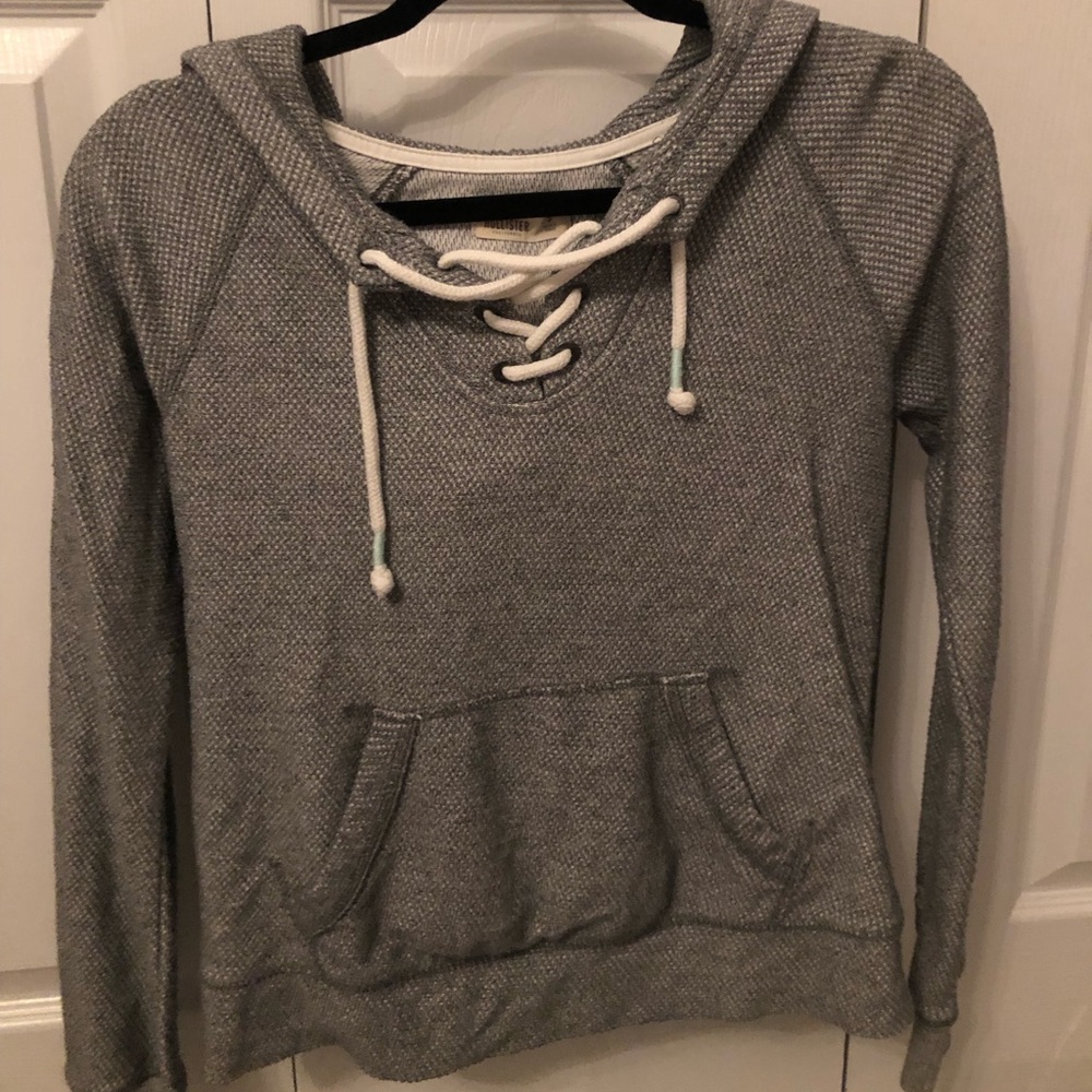 hollister grey knit sweater / hoody